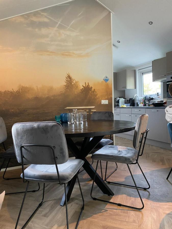 Luxe En Gezellig Chalet Aan Veluwemeer 4 Pers Hulshorst ภายนอก รูปภาพ